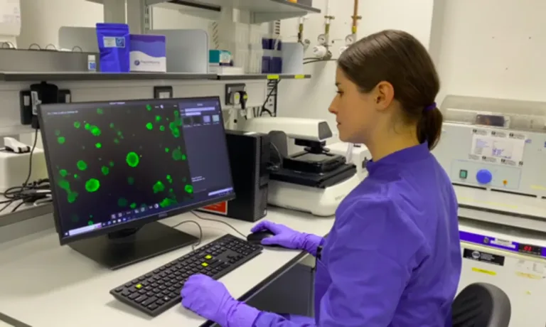 Scientist at PeptiMatrix working in the lab in front of a computer